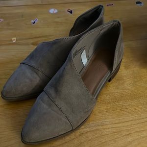 Universal Thread Cutout Ankle Bootie